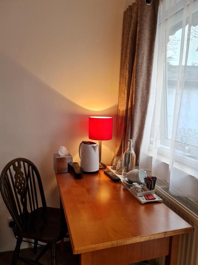 Pymgate Lodge Hotel Manchester Airport Чийдъл Екстериор снимка