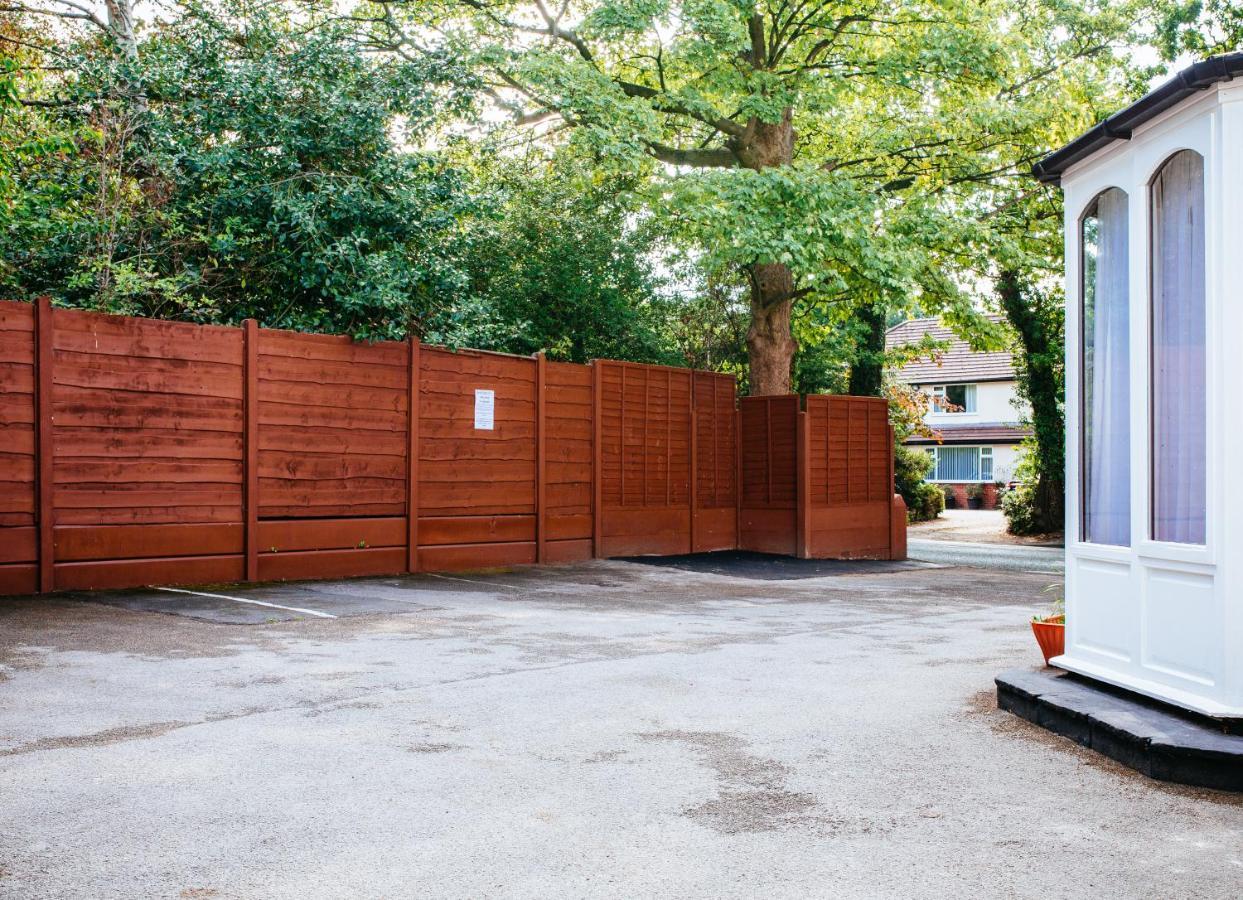Pymgate Lodge Hotel Manchester Airport Чийдъл Екстериор снимка