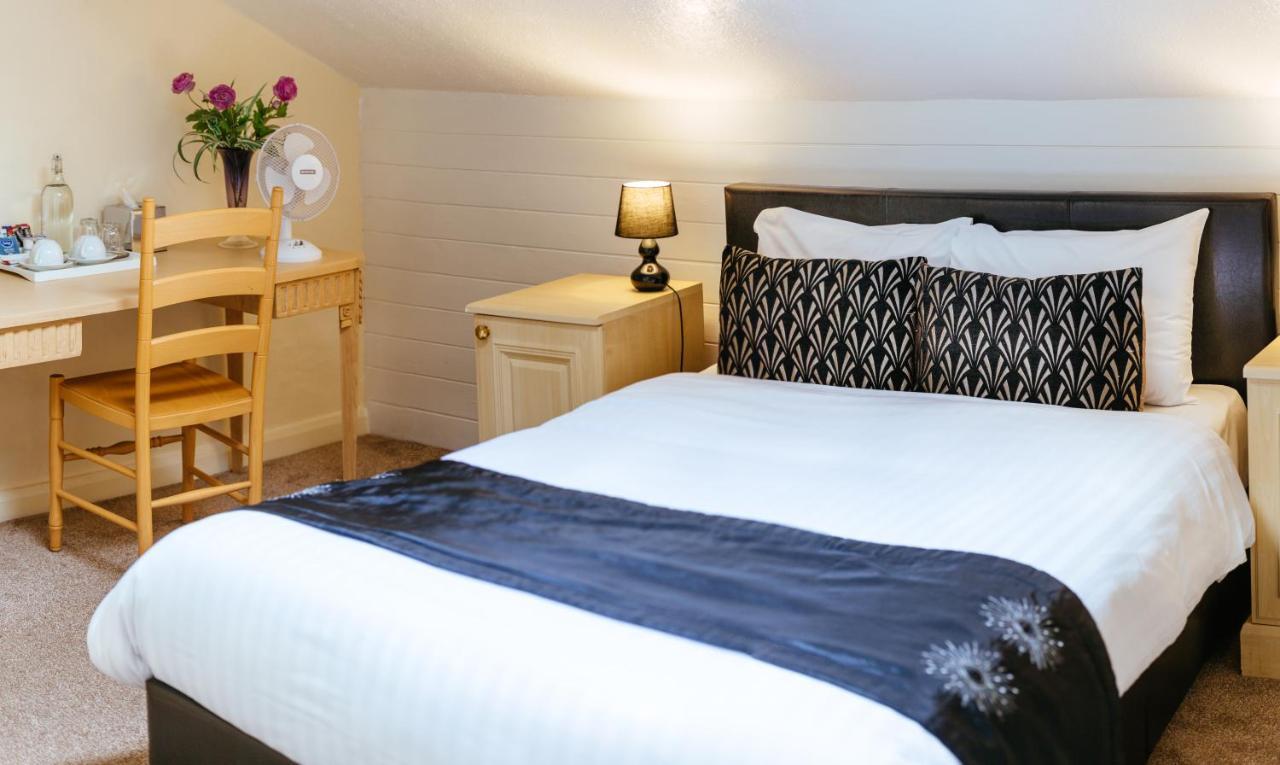Pymgate Lodge Hotel Manchester Airport Чийдъл Екстериор снимка