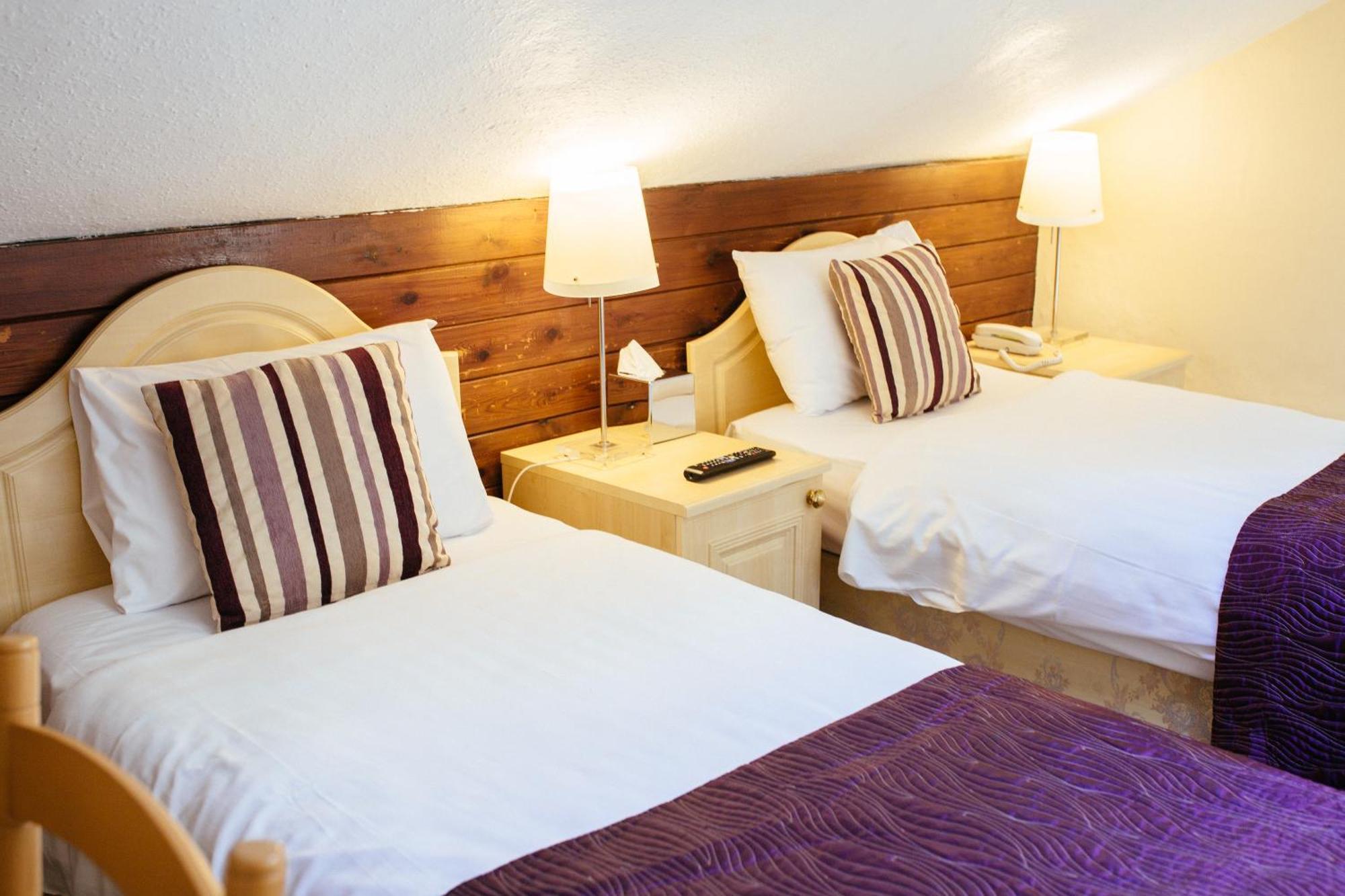 Pymgate Lodge Hotel Manchester Airport Чийдъл Екстериор снимка