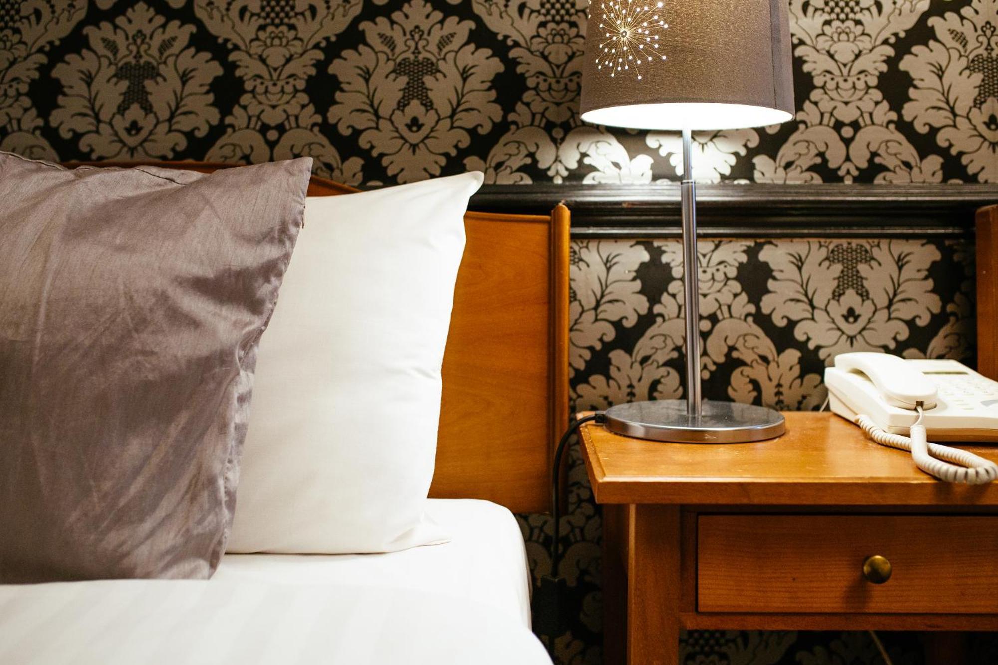 Pymgate Lodge Hotel Manchester Airport Чийдъл Екстериор снимка