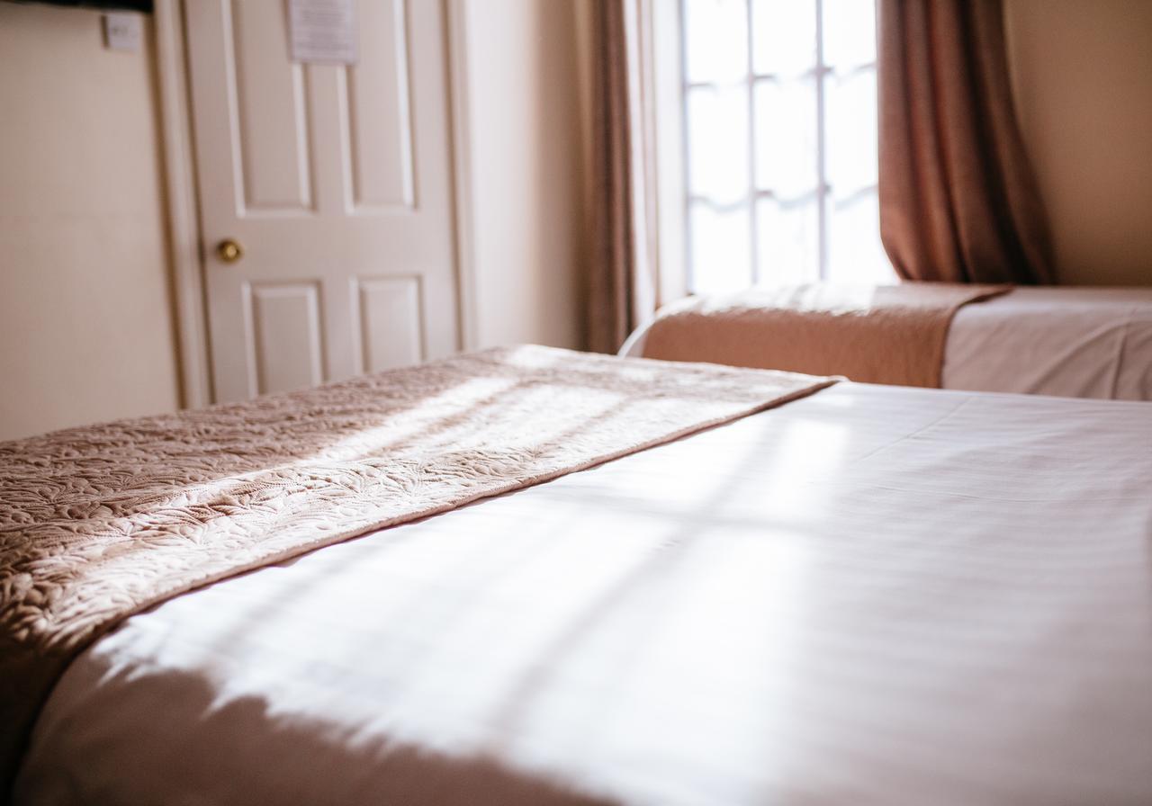 Pymgate Lodge Hotel Manchester Airport Чийдъл Екстериор снимка