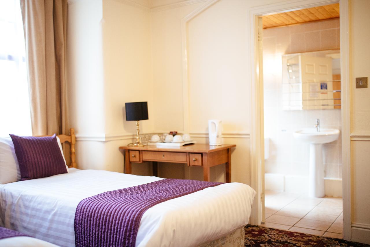Pymgate Lodge Hotel Manchester Airport Чийдъл Екстериор снимка