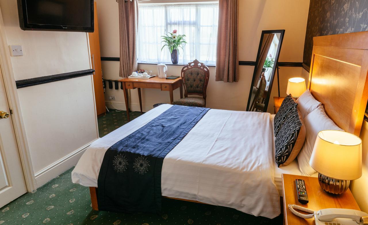 Pymgate Lodge Hotel Manchester Airport Чийдъл Екстериор снимка