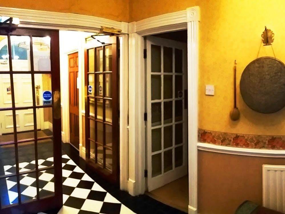 Pymgate Lodge Hotel Manchester Airport Чийдъл Екстериор снимка